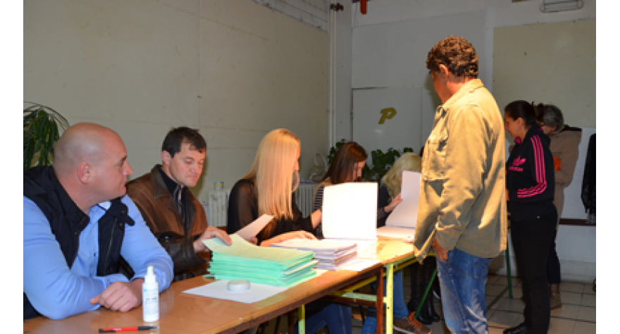 Izlaznost u 15 časova 42,82%